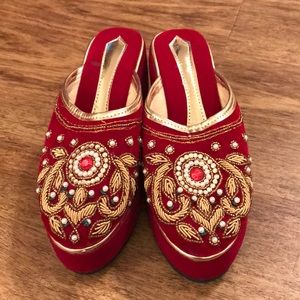 Traditional Indian/Nepalese heel.